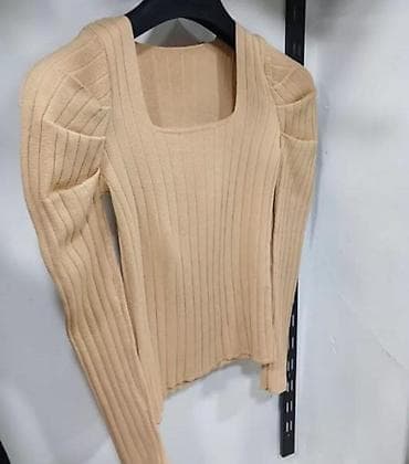 Bej rəngli qadın trikotaj bluz - Model: uzunqol, kvadrat yaxalı -