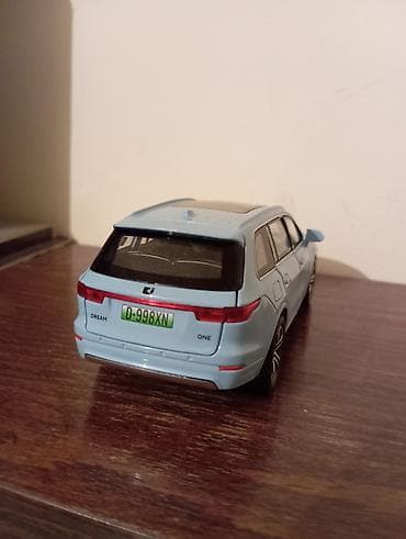 22 lik: Li Auto L9 (Dream One) metal kolleksiya modeli – mavi rəng - Miqyas — 2