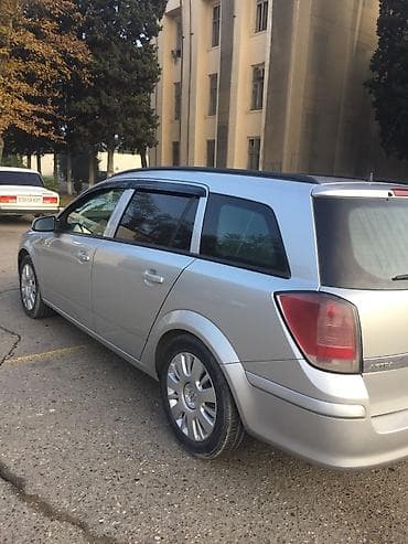 audi a4 ehtiyat hisseleri: Opel Astra Caravan (universal) – gümüşü rəng - Kuzov: universal — 4