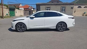 kia servis ehtiyat hisseleri: Elektrik sedan – ağ rəng, aerodinamik fastback kuzov, zərif LED — 2