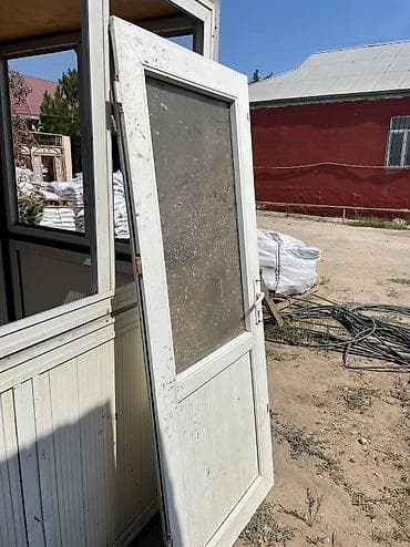 kapi: Plastik qapı eni 76sm uzunluğu 190sm. Çərçivəsizdir. Ünvan Binə — 3