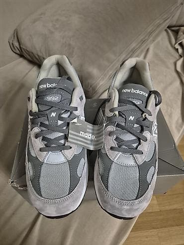 çəhrayı ayaqqabılar: New Balance 992 “Made” – boz/gümüş rəng palitrası ilə ikonik model — 2