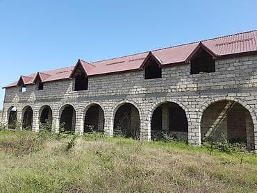 Satış üçün: geniş torpaq sahəsində yerləşən böyük daş tikili. 12sot — 3