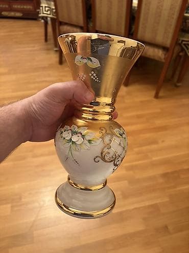 xrustal qab: Bir vaza — 1