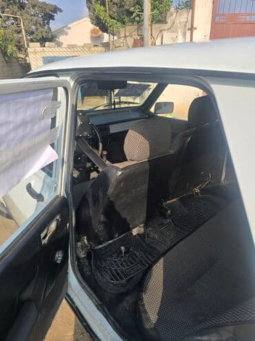 ваза напольная керамическая высокая: Avtomobil: Sovet istehsalı sedan (salon görüntüləri) Kuzov rəngi: ağ — 3