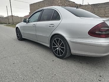 alt paltari mercedes: Mercedes-Benz E-Class sedan (W211), gümüşü rəng. Xüsusiyyətlər: - — 3
