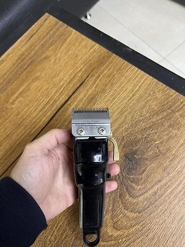 sac masinkalari: Peşəkar saç kəsim maşını İşlək vəziyyətdədədir Adapdır və başlıqlar — 2