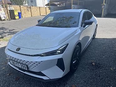 w power sukan: Changan UNI-V – ağ rəngli, liftback kuzovlu, idman xarakterli sedan — 10