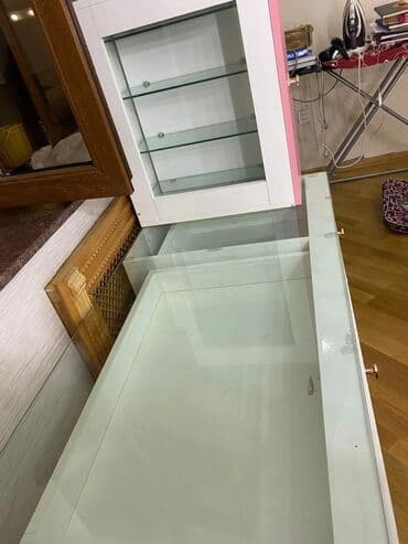 işlənmiş güzgülər: İşlənmiş, Manikür üçün masa, Güzgülü — 4