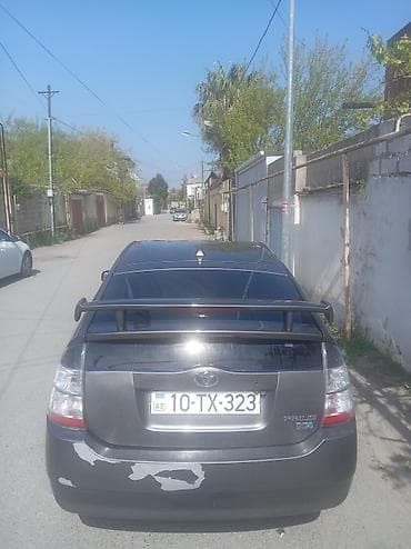 Toyota: Toyota Prius II (hibrid) – 5 qapılı liftbek Xüsusiyyətlər: - Hibrid — 4