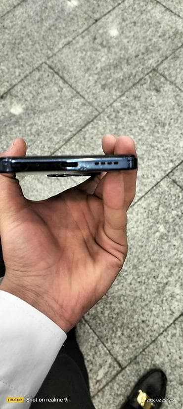 canon eos 7d: Smartfon – şüşəparıltılı tünd mavi/göy arxa panel, böyük kvadrat — 4