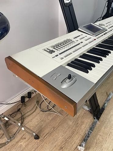 Sintezator, Korg — 2