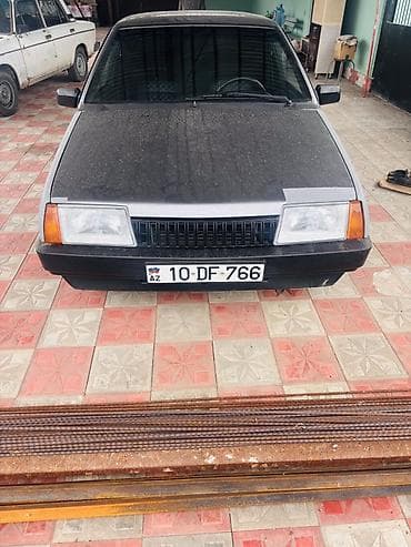 vaz sukan: Lada Samara sedan - Kuzov: boz rəng, klassik kvadrat faralı ön — 1