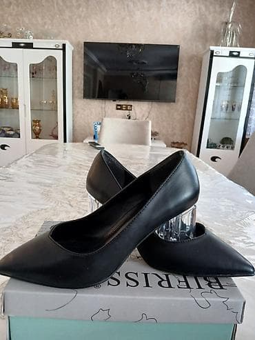 Qadın ayaqqabısı – klassik qara tufli - Model: sivri burun, qapalı üst