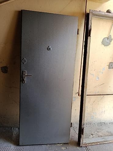 Metall qapı - Material: polad/metal səth, boz rəng - Komplekt: qapı lalafo.az -da Metall qapı - Material: polad/metal səth, boz rəng - Komplekt: qapı