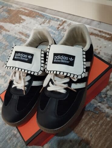 Toy paltarları və aksesuarları: Az işlənib heç bir problemi yoxdur.razmer 39 — 1