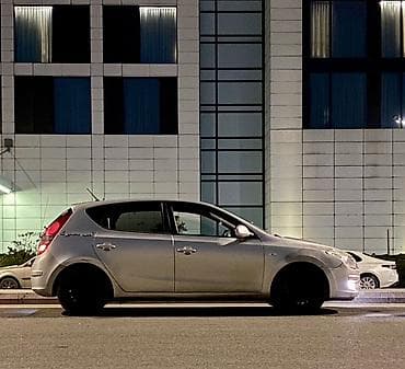 opel zafira 2000: Hyundai i30: 1.6 l | 2008 il Hetçbek — 2