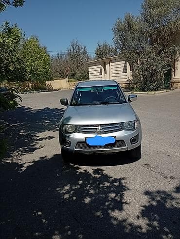 Mitsubishi L200: 2.5 l | 2011 il Pikap