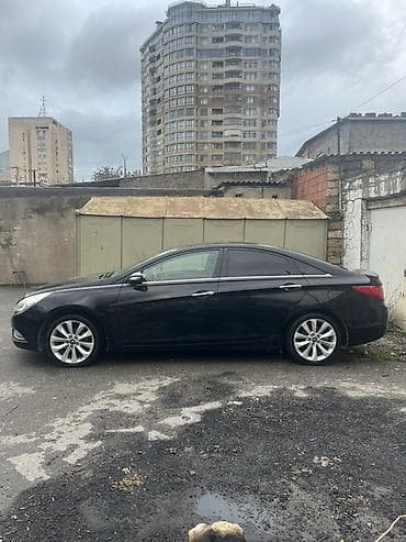 qazel kuza: Hyundai Sonata sedan - Kuzov: 4 qapılı sedan, qara rəng - Mühərrik — 6
