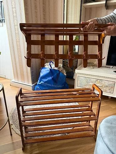 Ağacdan hazırlanmış giriş dəsti – divar asılan asılqan və ayaqqabı