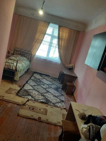 1 otaqlı yaşayış sahəsi (şəxsi evdə otaq) - Geniş, işıqlı otaq; böyük