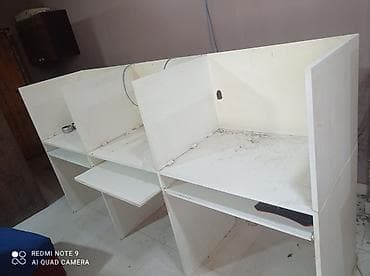 стол трюмо: Ofis üçün 3 yerlik işçi masası (kabinli) - Material: ağ rəngli — 2