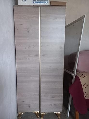 bar stollari: Her iki qorka yenidir Yan Yana qoyulub ön aynalari qirilmasin deye — 2