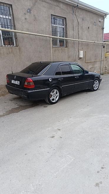 w124 arxa stop: Mercedes-Benz C-Class: 2.2 l | 1995 il Sedan — 2