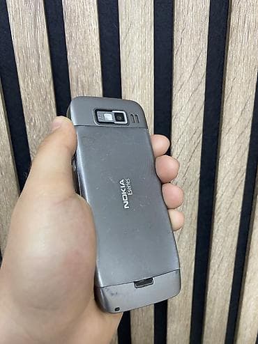 philips xenium x630: Nokia E52 — 1