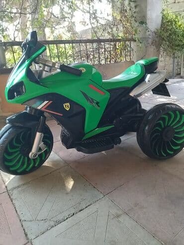 Moto ela veziyet, az surulub. 12 yasa geder. iki motor ve iki — 1