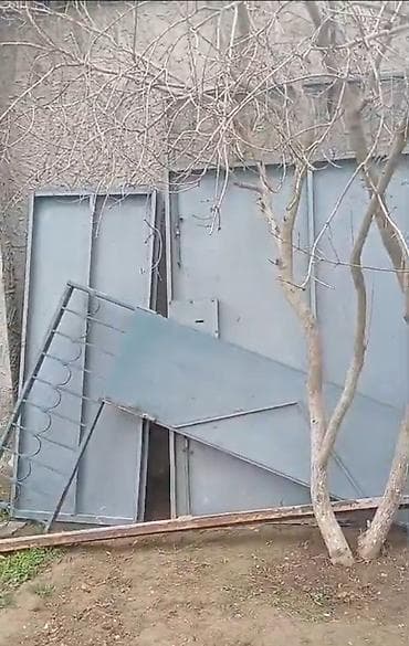 Sendviç panellər: İşlənmiş Dəmir Həyət darvazası, Yana açılan, 3 m, Mexaniki, Qapı ilə, rəng - Yaşıl — 1