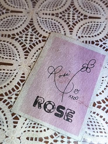 roselle: “ROSE” temalı Instagram kartı Təsvir: - Ön tərəfi sosial şəbəkə — 2
