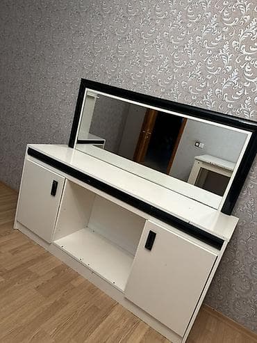 Ağ rəngdə mebel dəsti 3 ü Birlikde dəst satılır Tərkibi: - Geniş lalafo.az -da Ağ rəngdə mebel dəsti 3 ü Birlikde dəst satılır Tərkibi: - Geniş