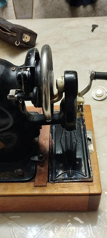 ev turniki: Antik mexaniki tikiş maşını – əl fırladan (manual) model - Korpus — 4