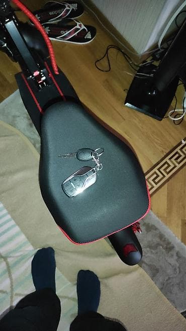 İşlənmiş Elektrik samokat 10", 501 - 750 Vt, > 45 km/s, Ünvandan götürmə — 1