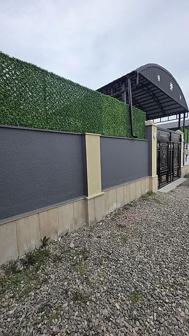 Süni yaşıl hasar/hedc divar panelləri – dekorativ məxfilik örtüyü