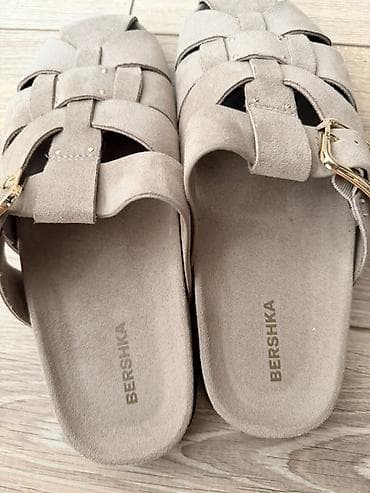 Şəxsi əşyalar: Bershka qadın sandaleti - Model: slip-on, üst hissəsi hörgü detallı - — 1