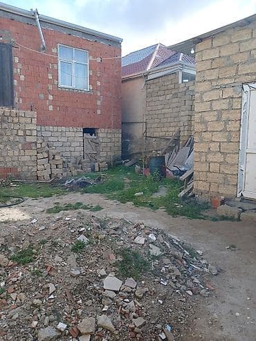 28 may menzil: Təsvir: - Həyətdə yerləşən kiçik daş tikili (tövlə/ambar/ustaxana — 5