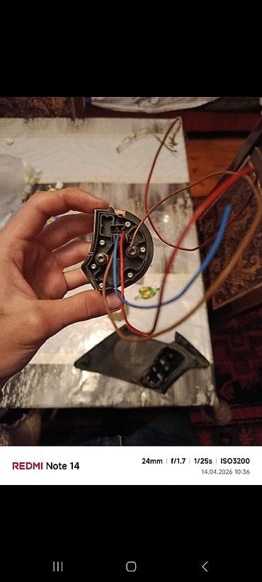 2 qolf dəyişirəm: Məhsul: Avtomobilin ön qapısının üçbucaq forqmalı akustik paneli — 7