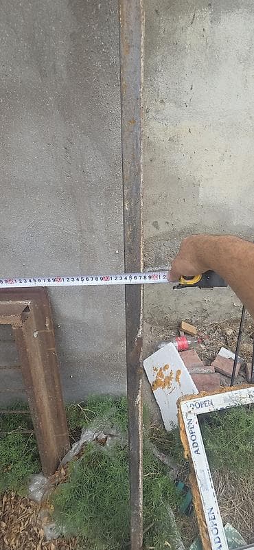 sef qapi: Dəmir qapı

-ölçü 79 eni 190 uzunu — 2