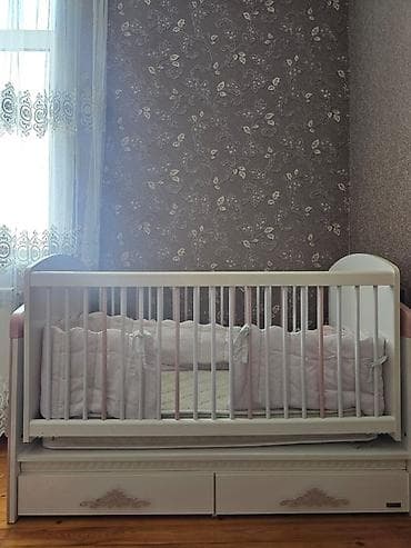 Beşiklər: Qız üçün, Dördbucaq, Beşik, Dəst ilə, Matrassız, Yellənmə mexanizmsiz — 3