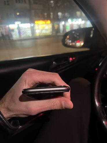 tv operator: IPhone 11, Qara — 7