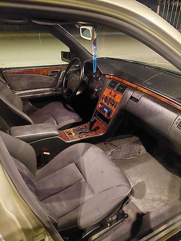 3.2 cdi mercedes: Mercedes-Benz E 200: 2 l | 1998 il Sedan — 10