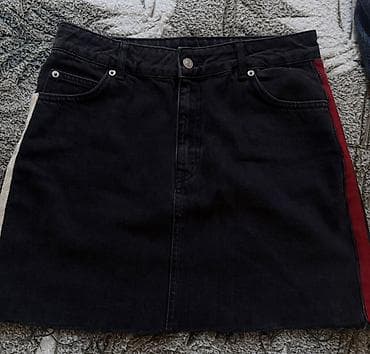 Qısa cins ətək - Material: qalın denim (cins) - Rəng: qara - Dizayn