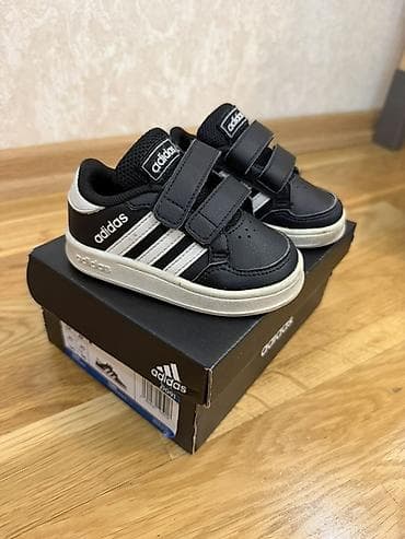 25 razmer: Rəng - Qara Krossovkalar, Adidas, Ölçü: 20, Uniseks — 1