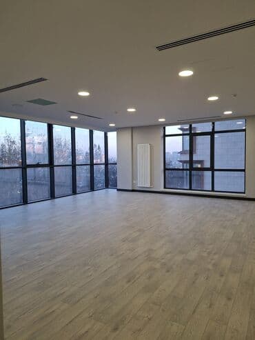 Kommersiya daşınmaz əmlakı: Müasir planlaşdırmaya malik geniş ofis sahəsi - Açıq iş zonası — 3