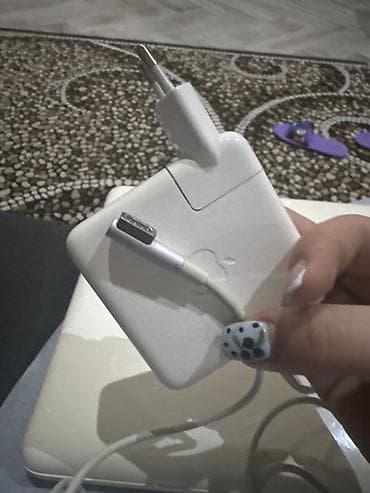 adapter şunuru: Apple MacBook (ağ, polikarbon korpus) - Ekran: 13.3" (LED), üst — 4