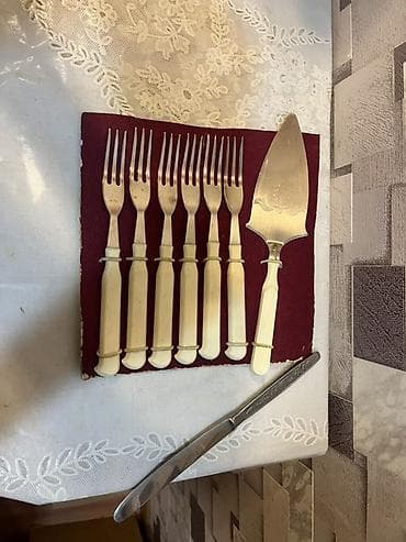 Столовые приборы: Piroq-servis dəsti - Tərkib: 6 ədəd piroq/şirniyyat çəngəli, 1 ədəd — 1