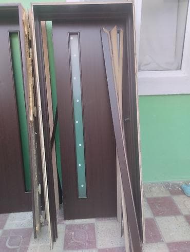 rasm ramkalari: Mebel qapıları – qəhvəyi rəng, şüşə panelli dizayn - Material — 1