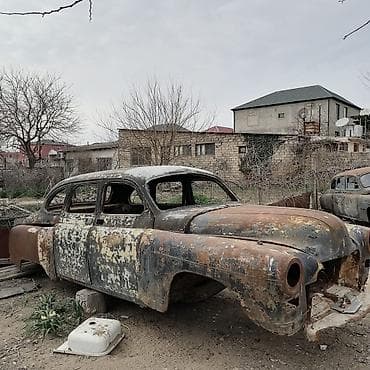 Avtomobil satışı: Köhnə klassik avtomobil kuzovu – 4 qapılı sedan (1955-lər üslubu) - — 3